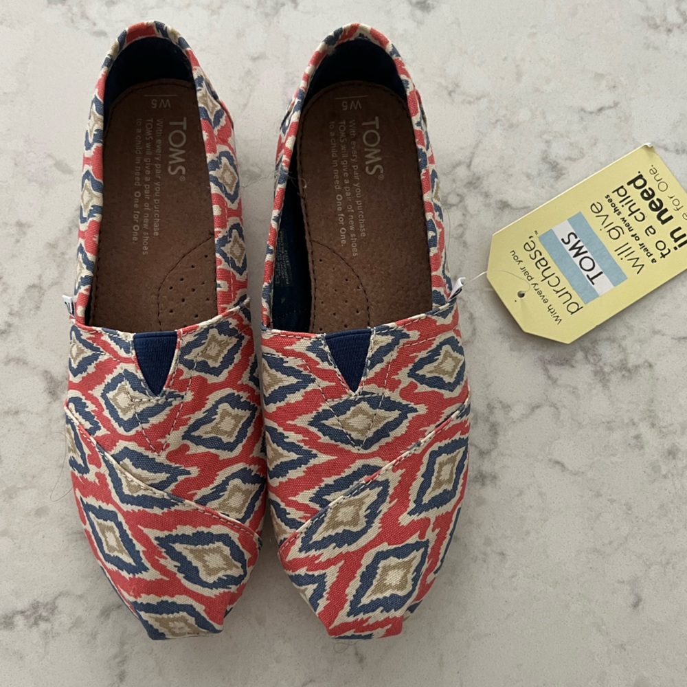 NWT Toms Canvas Classic - multi canvas festival ikat print size 5